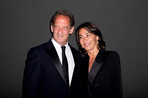 Vincent Lindon au bras de sa compagne Cécile Duffau à la soirée .